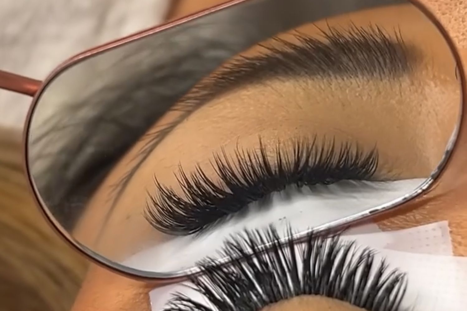 Volumvipper lagt under vippekurs hos Lusiv Beauty Studio
