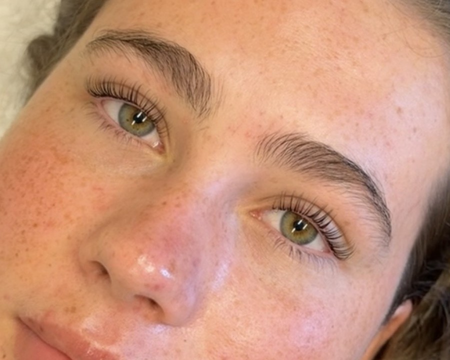 Vipper løftet fra rota etter koreansk vippeløft hos Lusiv Beauty Studio på Stabekk
